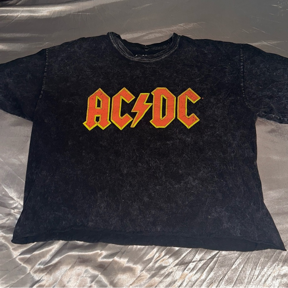 AC/DC mid cropped (cropped to pants line)